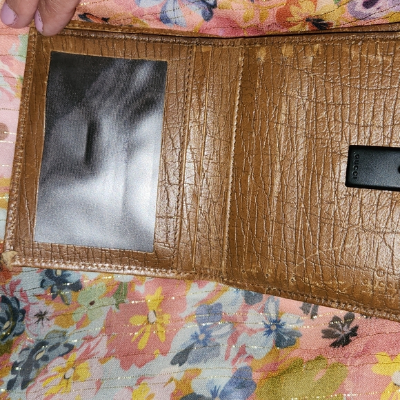 Gucci unisex wallet. - Picture 2 of 3
